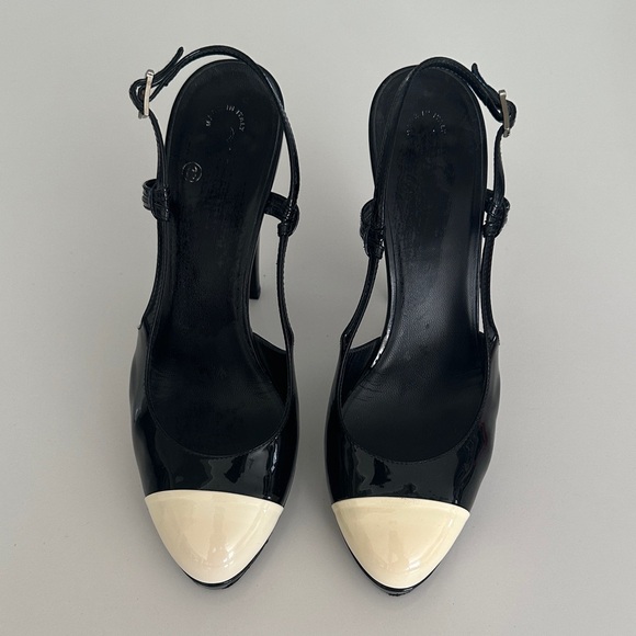 CHANEL Shoes - CHANEL VINTAGE Black and white  Slingback Patent Pumps